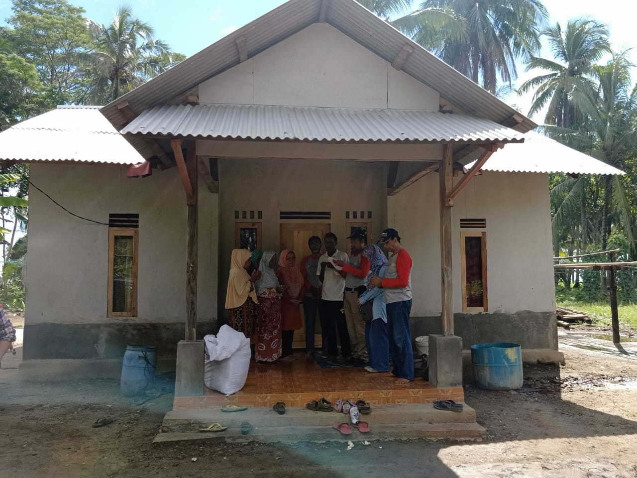 Alumni ESQ dan Komunitas Bangun Rumah Nelayan Korban Tsunami Banten