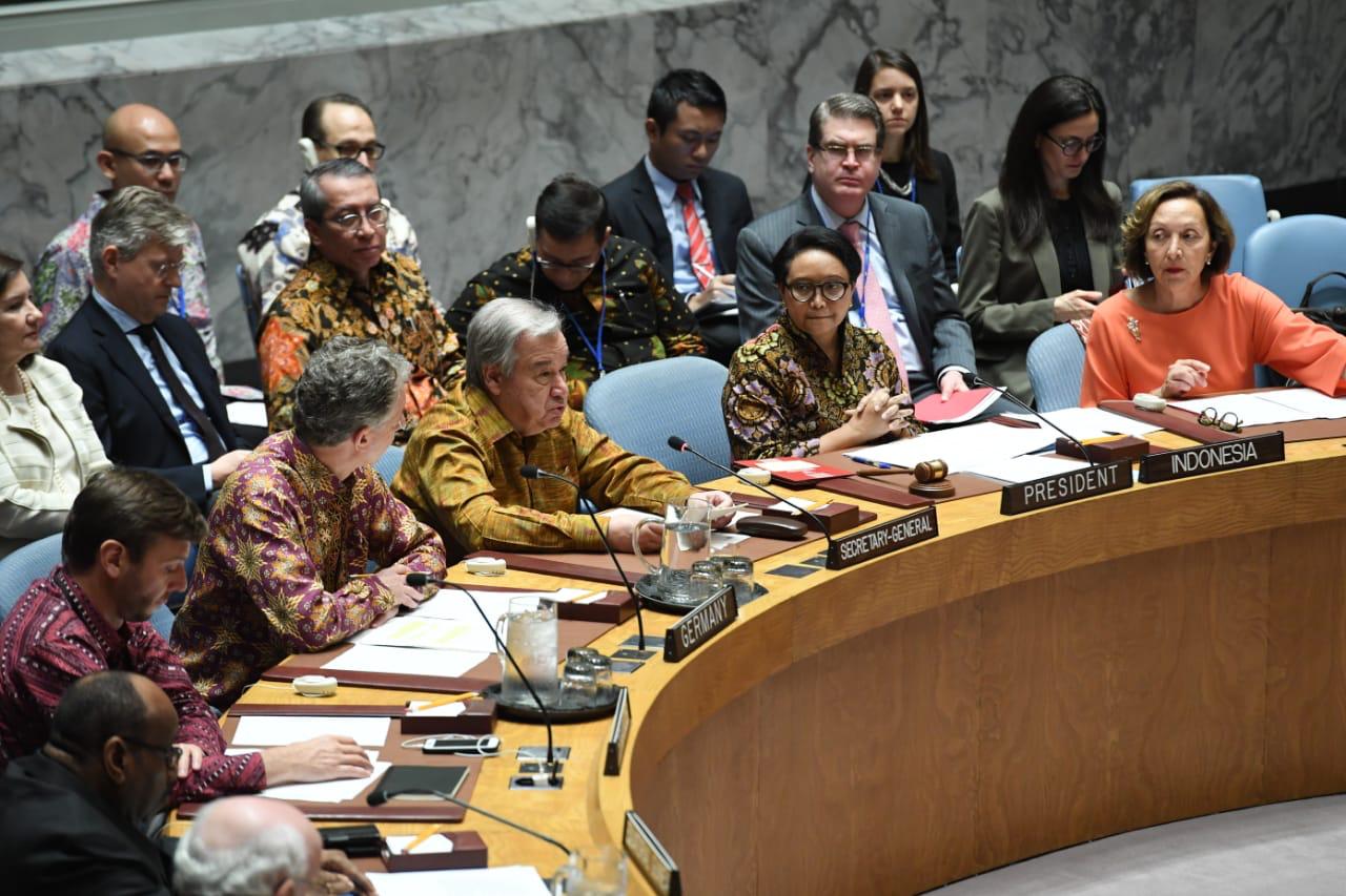Bangga, Batik Jadi Busana Delegasi DK PBB