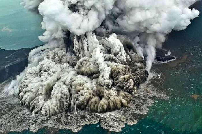 Sebaran Abu Vulkanik Anak Krakatau Mulai Turun di Banten