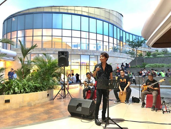 Lagu Indonesia Raya dan Adzan diputar di Mall Pesona Square, Depok