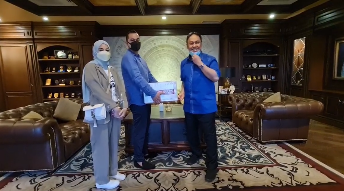 Sultan Djorghi & Anissa ke Menara 165, Silaturahmi dan Berikan Kesukaan Ary Ginanjar