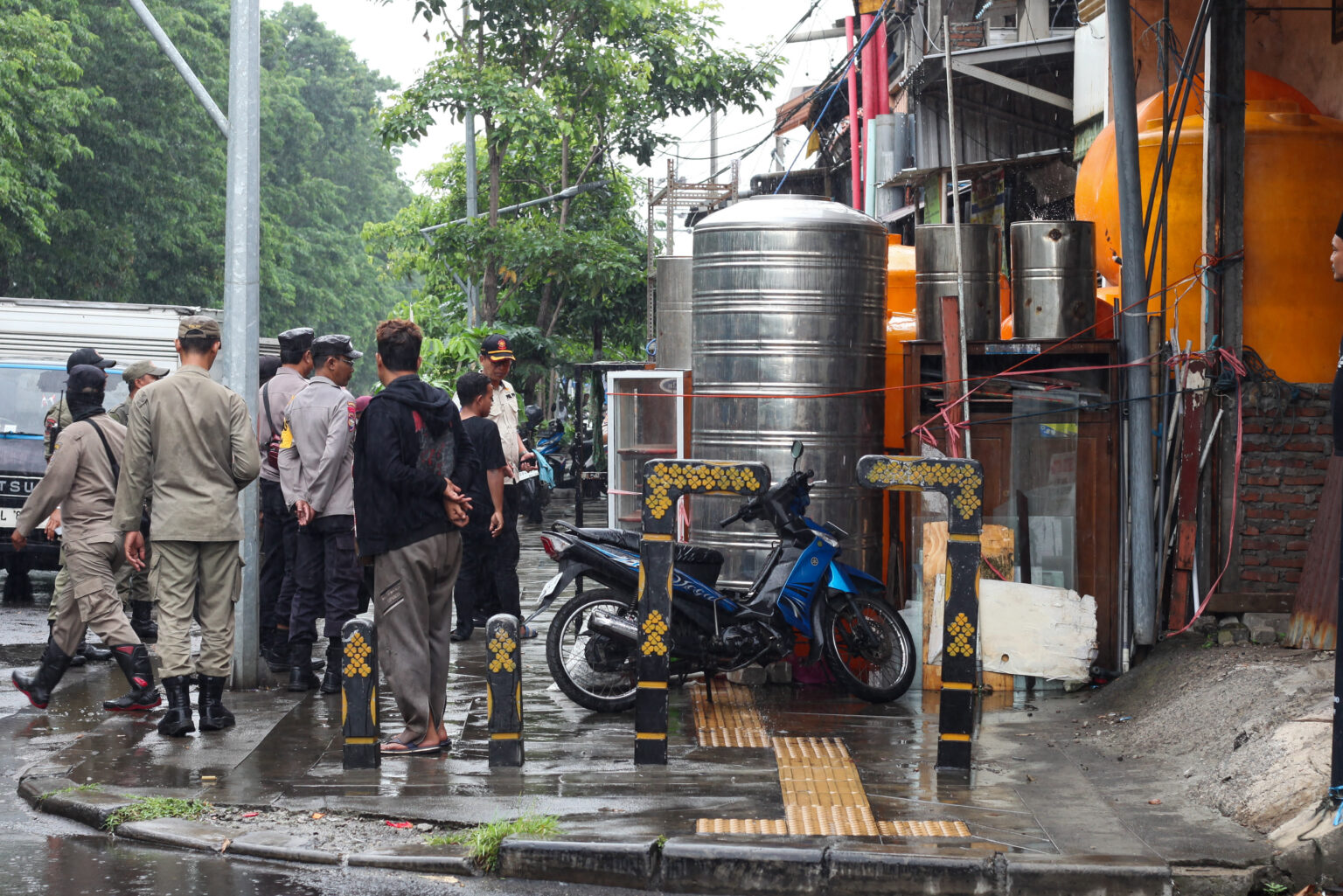 PEDAGANG TAKJIL DI TROTOAR AKAN DITERTIBKAN, BUKAN DILARANG BERJUALAN